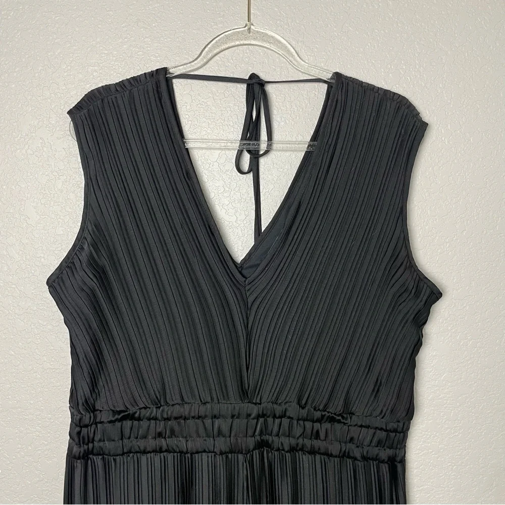 Romeo & Juliet Couture Black Sleeveless Jumpsuit